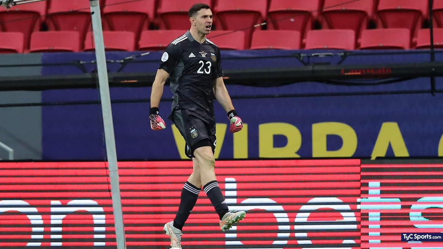 El Dibu Martínez, arquero titular indiscutido de la selección argentina