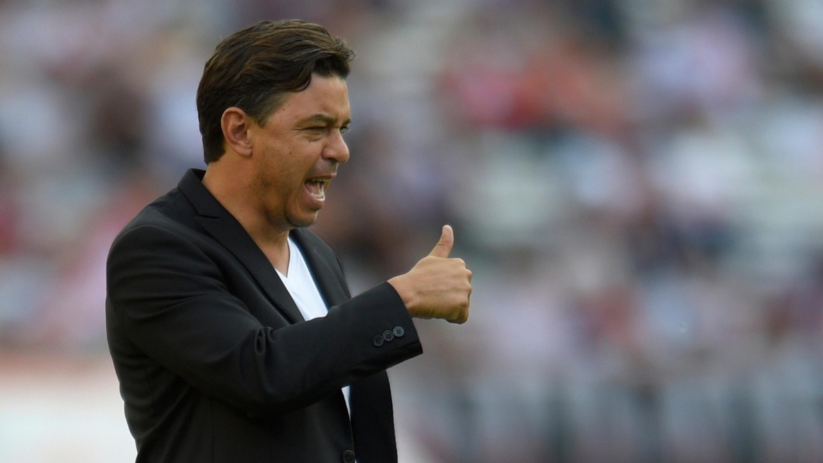 Marcelo Gallardo con el pulgar para arriba