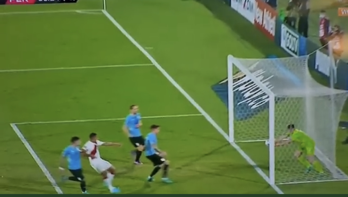 ¿No era gol? La imagen que probaría que el VAR perjudicó a Perú 