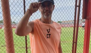 Carlos "Ruso" Da Ponte, entrenador de Defensores de Cambaceres, falleció esta madrugada.