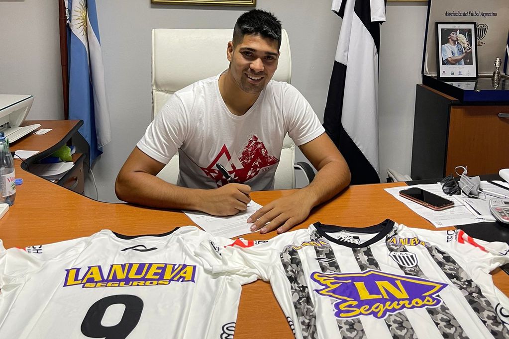 Catriel Sánchez golpeó a un hincha de Estudiantes (BA) y podrían rescindirle el contrato.