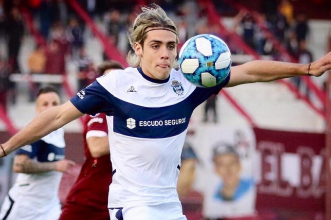 Claudio Spinelli con la camiseta de Gimnasia (LP)