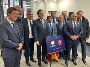 Las autoridades de UEFA y CONMEBOL en Londres.