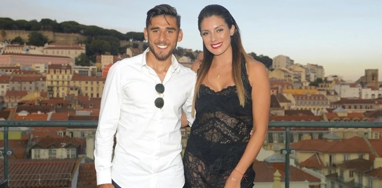 Eduardo Salvio junto a Magalí Aravena