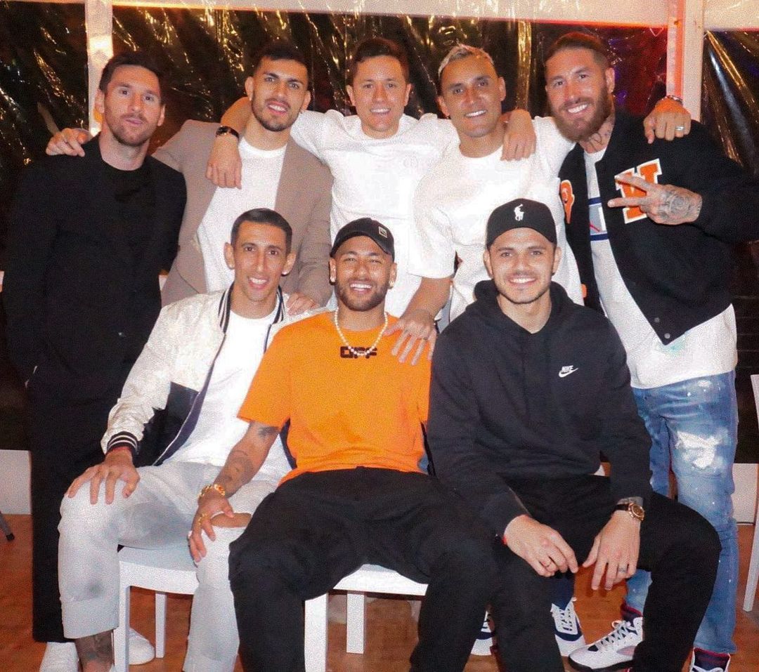 Mauro Icardi con sus compañeros del PSG celebrando el título de Ligue 1