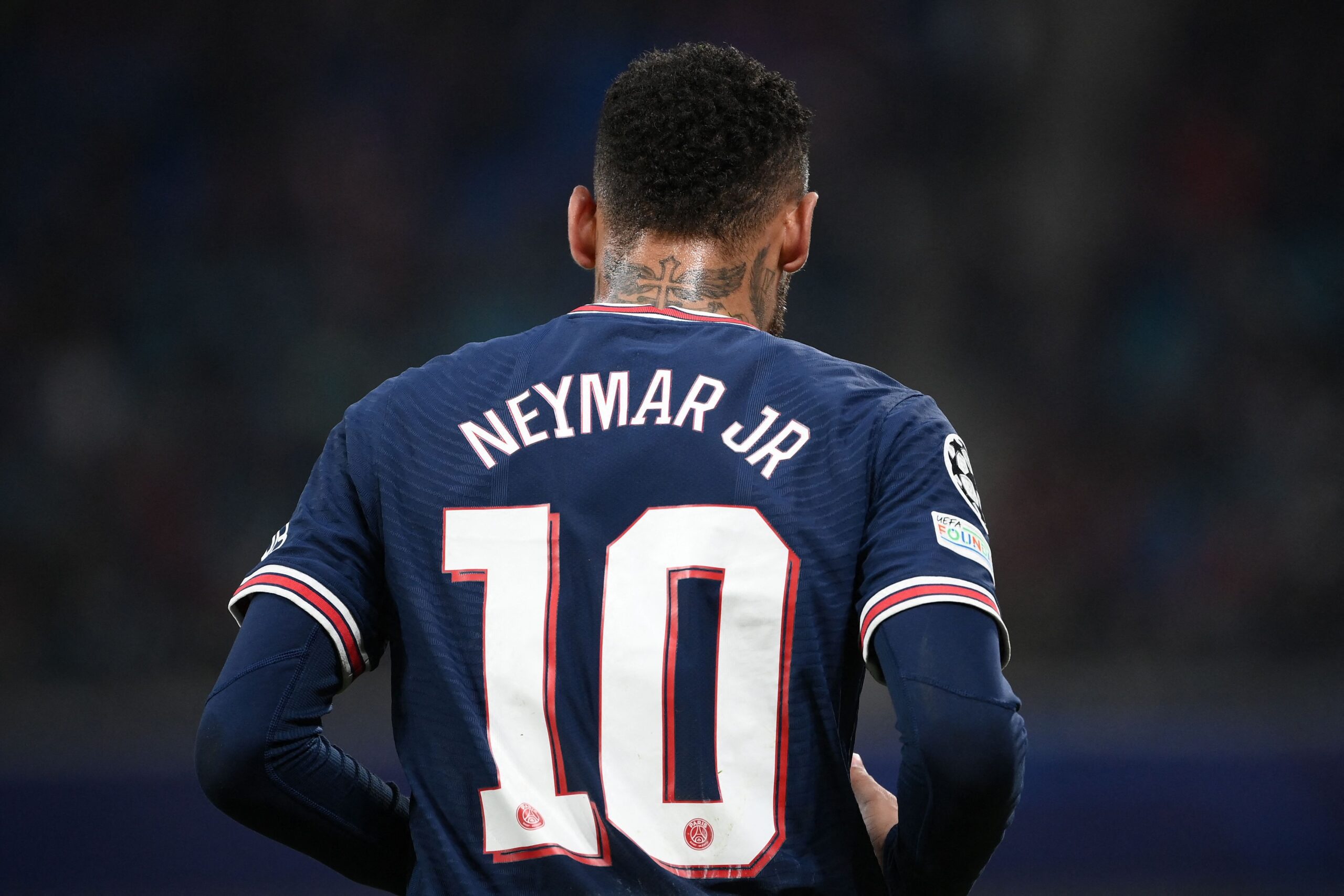 Los bajos rendimientos de Neymar y su estilo de vida irritan al dueño del PSG.
