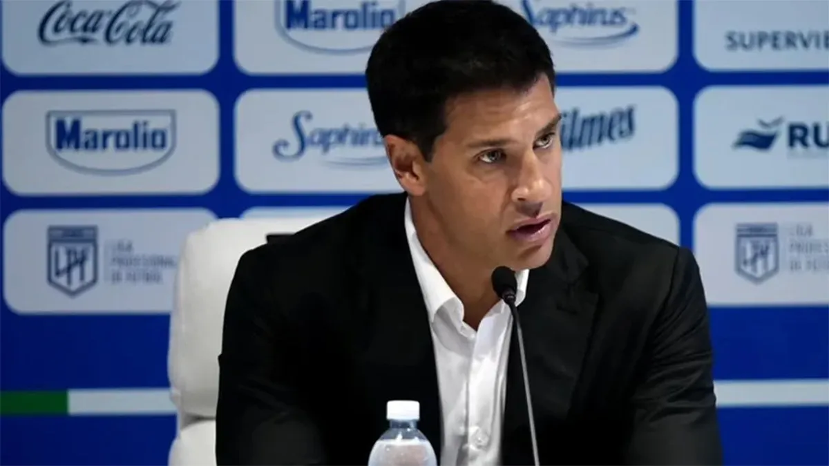 Sebastián Domínguez está con fuerza: tras una nueva derrota de Vélez en el Torneo Apertura, habló el DT en conferencia.