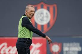 Miguel Ángel Russo: "Me hago cargo de todo como siempre". El entrenador de San Lorenzo habló tras la derrota con Huracán.