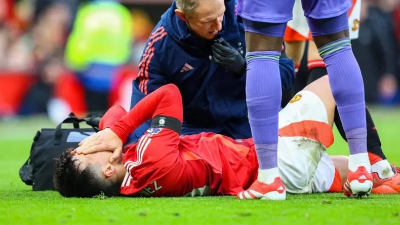 Lisandro Martínez y un emotivo mensaje después de la operación de su rodilla. El futbolista estará el resto de la temporada fuera de las canchas.